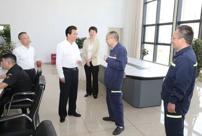 張定超在走訪慰問(wèn)專家人才時(shí)強(qiáng)調(diào) 堅(jiān)持把人才作為高質(zhì)量發(fā)展的第一資源 為幸福六盤(pán)水現(xiàn)代化建設(shè)提供智力支撐